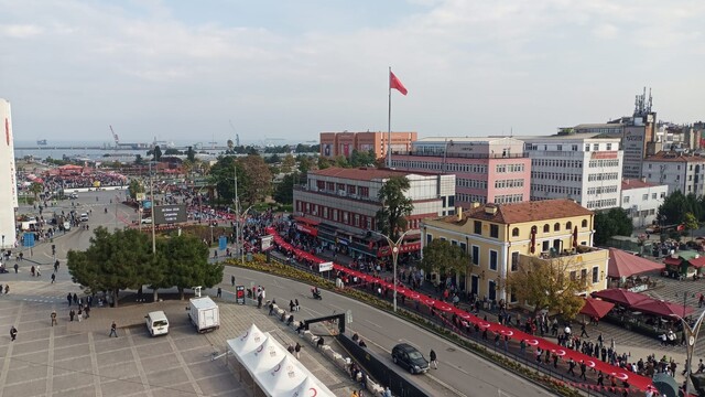 Samsun'da 1919 metrelik bayraklı "Cumhuriyet Yürüyüşü"