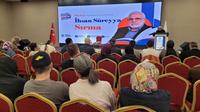 Prof. Dr. İhsan Süreyya Sırma, Samsun'da söyleşide okurlarıyla buluştu