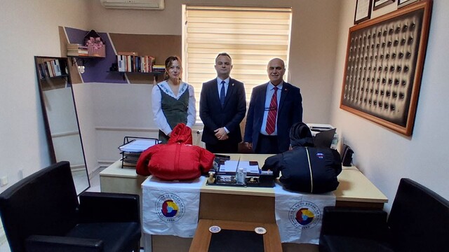 Tekirdağ'da 500 öğrenciye mont yardımı yapıldı