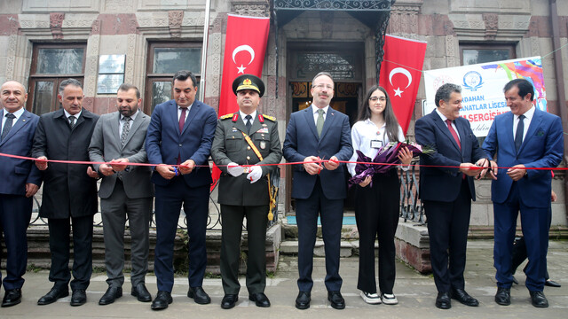 Erzurum, Ardahan ve Erzincan'da Cumhuriyet'in 103. yılı dolayısıyla çelenk sunma töreni yapıldı