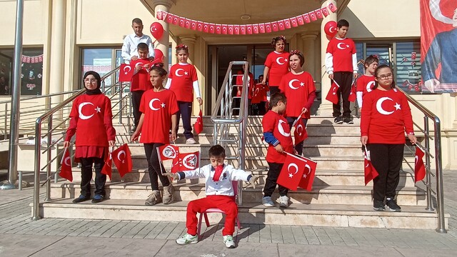 Havza'da özel öğrencilerden Cumhuriyet Bayramı kutlaması