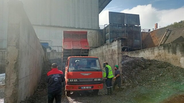 Sakarya'da domuz eti tespit edilen 2,6 ton sucuk imha edildi