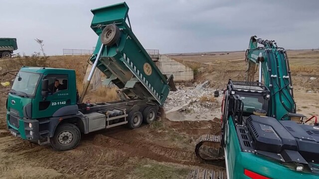 DSİ ekipleri Kırcasalih'te köprüleri onarıyor