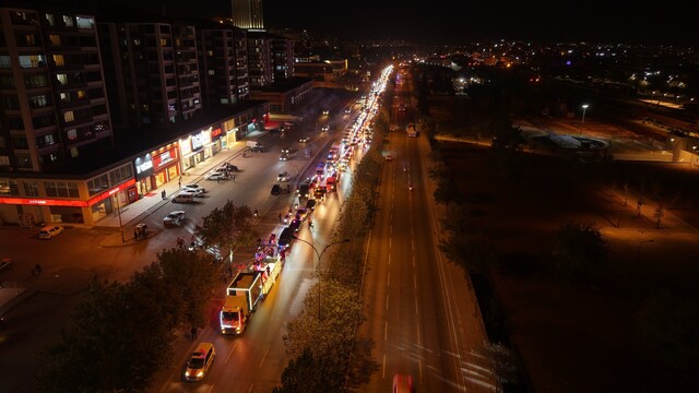 Yılmaz'dan Cumhuriyet kortejine davet