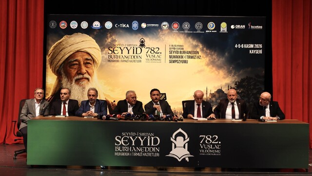 Kayseri'nin manevi mimarı Seyyid Burhaneddin Hazretleri anılacak
Kayseri Valisi Gökmen Çiçek:
"Seyyid Burhaneddin Hazretleri'nin Kayseri ile birlikte tüm dünyada tanınmasını istiyoruz"
Kayseri Büyükşehir Belediye Başkanı Memduh Büyükkılıç:
"Tüm insanlığın mesajından bu mesajlardan istifade etmesi gerekir"