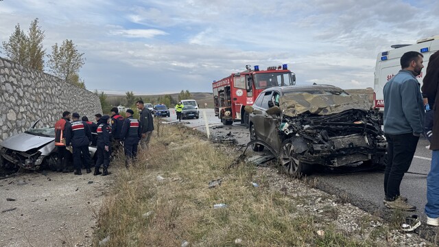 Çorum'da otomobil ile cip çarpıştı: 4 ölü, 2 yaralı