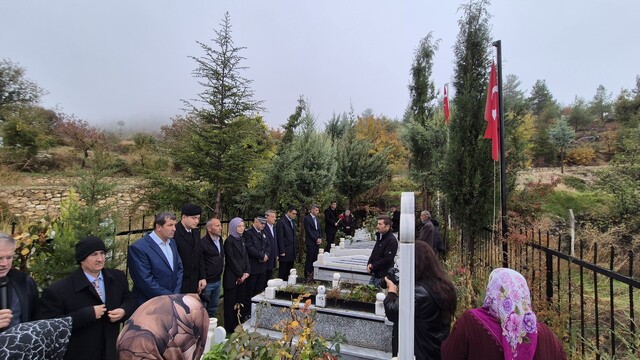 Ermenek'teki maden kazasında yaşamını yitiren işçiler mezarları başında anıldı