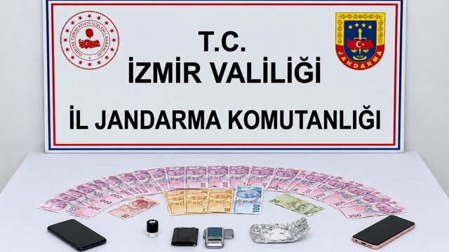 İzmir'de uyuşturucu operasyonunda yakalanan 2 şüpheli tutuklandı
