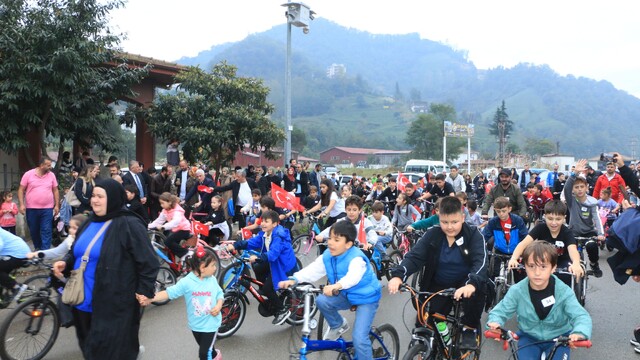 Trabzon'da Cumhuriyet Bayramı dolayısıyla bisiklet şöleni düzenlendi