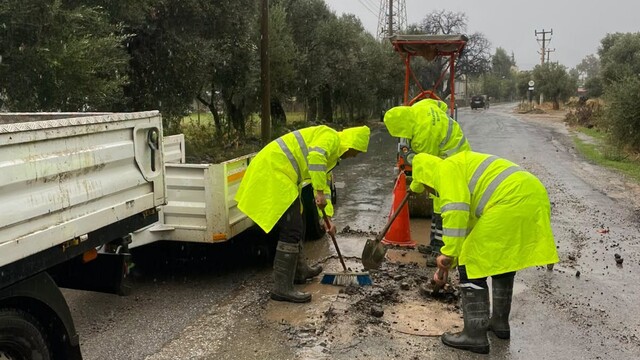 Muğla Büyükşehir Belediyesi ekipleri yağmur mesaisinde
