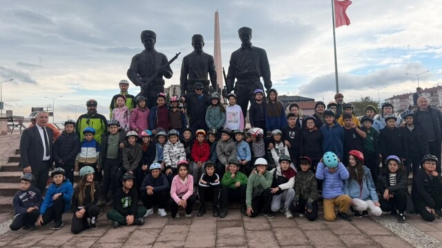 Burhaniye'de Bisiklet Turu'na 49 öğrenci katıldı
