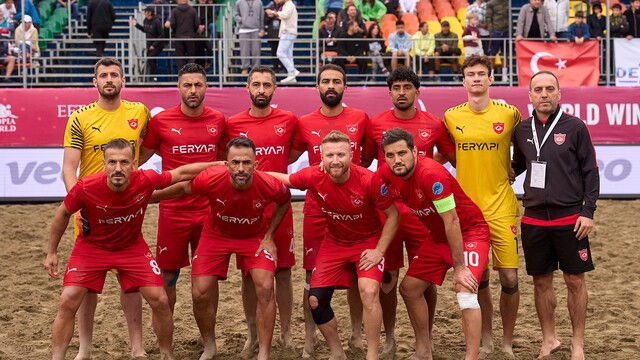 Alanya'nın plaj futbolu devleri son 16'da
Alanya Belediyespor dünya sahnesinde doludizgin
Müftüoğlu: "İlk hedefimiz gruptan lider çıkmaktı, başardık"