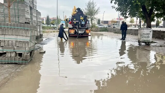Malatya'da sağanak hayatı olumsuz etkiledi