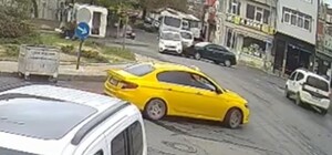 Hafif ticari araçla otomobil çarpıştı: 2 yaşındaki kız yaralandı