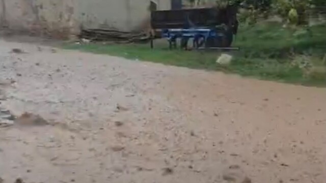 Hekimhan'da sağanak yağış sele neden oldu
