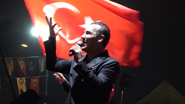 Bursa'da Ferhat Göçer'den Cumhuriyet Bayramı konseri