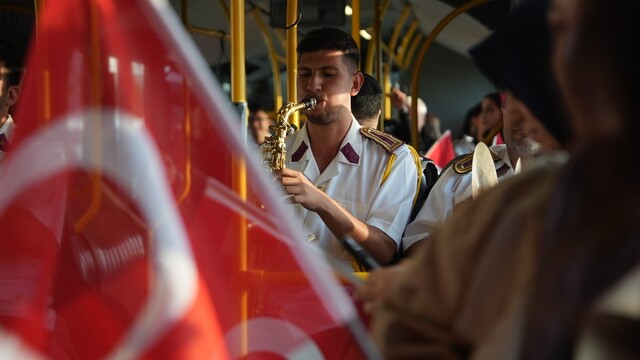 Düzce'de halk otobüsünde Cumhuriyet Bayramı sürprizi