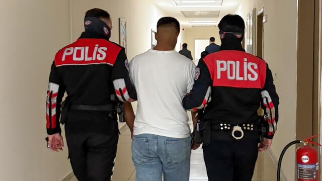 Manisa'da 152 yıl 5 ay hapis cezasıyla aranan firari hükümlü yakalandı