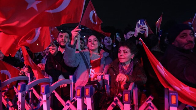 Yağmura rağmen Bursa'da Cumhuriyet coşkusu dinmedi