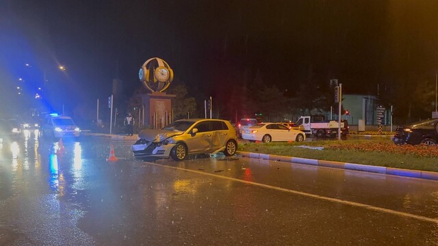 Erzincan'da sağanak yağış sonrası trafik kazası: 3 yaralı