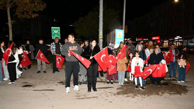 Osmaneli'de 29 Ekim Cumhuriyet Bayramı fener alayı düzenlendi