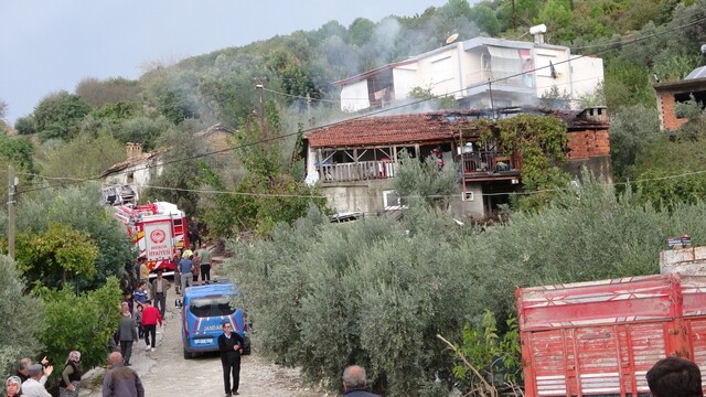 Benzin ile ocakta odun yakmak isterken evi yaktı
Manavgat'ta Kargir köy evi yandı, sahibi yaralandı