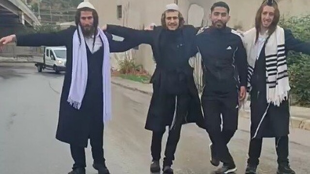 İzmir'de Yahudiler Netanyahu'nun gidişini kutladı