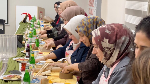 Kızılay Kadın Ağrı'dan 81 İl 81 Aşevi Projesi'ne destek