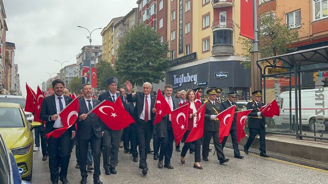 Bozüyük'te Cumhuriyet Bayramı dolayısıyla yürüyüş düzenlendi
