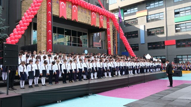 Cumhuriyetin 103. yılı Şahinkaya'da coşkuyla kutlandı
Şahinkaya'da Cumhuriyet coşkusu