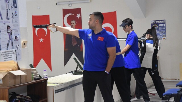 Eskişehir'de 29 Ekim Cumhuriyet Bayramı havalı silahlar atıcılık kupası gerçekleştirildi