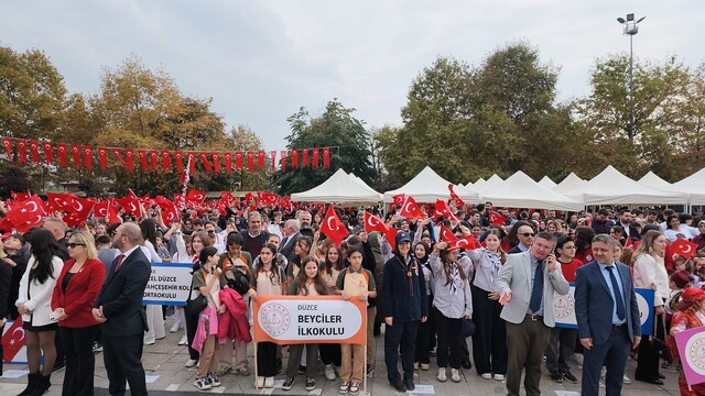 Düzce'de komandolardan Cumhuriyet Bayramı'na özel gösteri