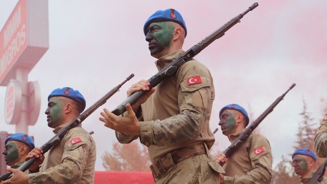 Eskişehir'de Cumhuriyet coşkusunda jandarma ve komandolar nefes kesti