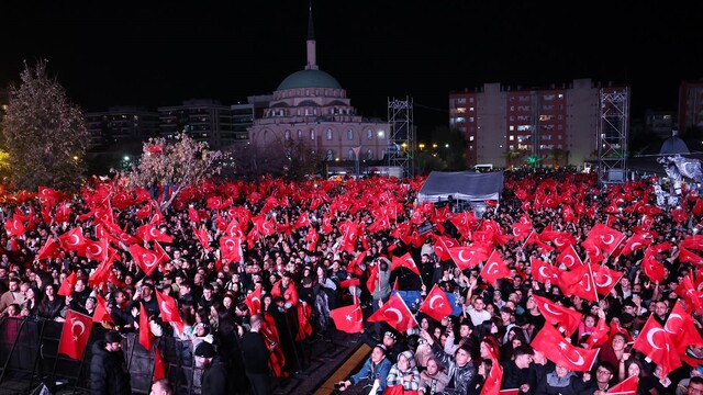 Menemen'de on binler, Cumhuriyet coşkusuyla buluştu