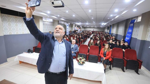 Canik Belediye Başkanı Sandıkçı, öğrencilerle bir araya geldi