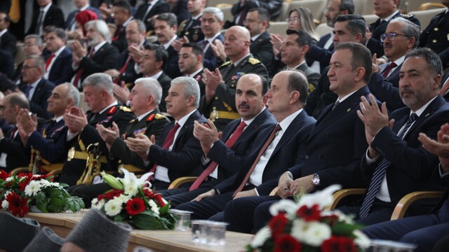 Konya'da Cumhuriyet Bayramı düzenlenen törenle kutlandı