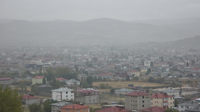 Van'da sis ve yağmur etkili oldu