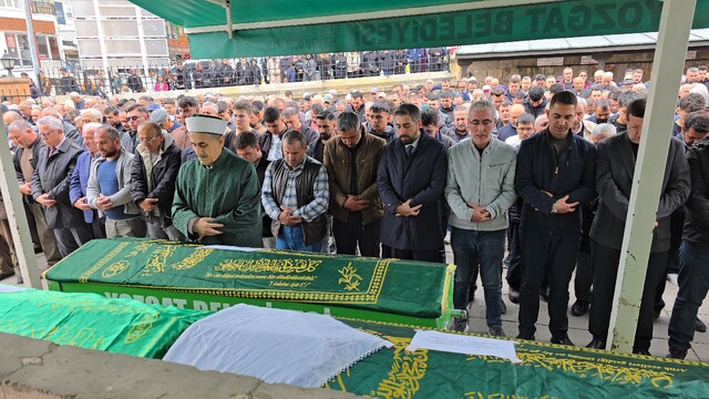 Çorum'daki kazada hayatını kaybeden anne ve 2 evladı toprağa verildi