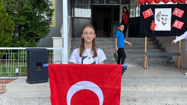 Cumhurbaşkanı Süleyman Demirel Ortaokulu'nda Cumhuriyet'in 103. yılı coşkuyla kutlandı