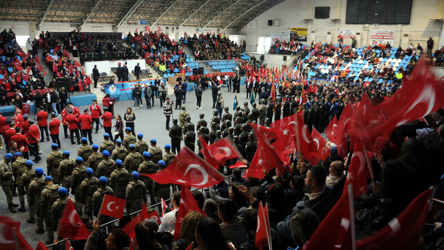 Trakya'da Cumhuriyet Bayramı kutlamaları hava muhalefeti nedeniyle salonlarda yapıldı