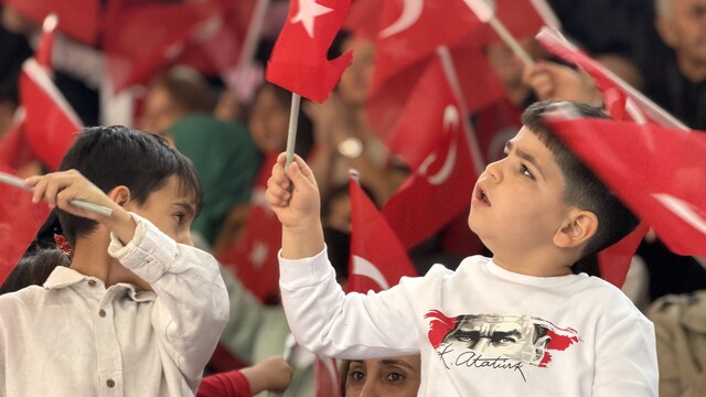 Simav'da Cumhuriyet'in 103'üncü yılı kutlandı
"Cumhuriyet'i daha güçlü yarınlara taşımak hepimizin sorumluluğudur"