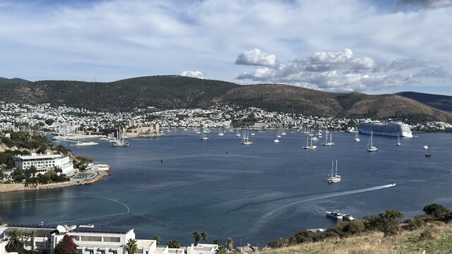 Bodrum'da güneşi gören denize koştu