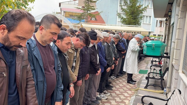 Kütahya'da trenin çarptığı 18 yaşındaki genç toprağa verildi