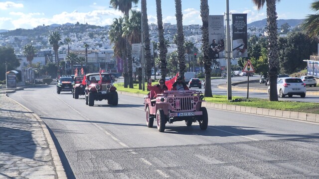 Bodrum'da arazi araçlarıyla bayram kutlaması