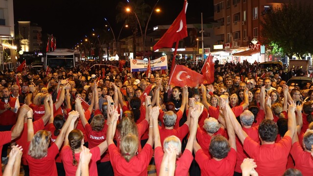 Muğla'da Cumhuriyet Bayramı dolayısıyla fener alayı düzenlendi