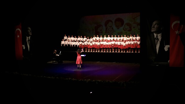 Samsun Devlet Opera ve Balesi Çocuk Korosu Cumhuriyet Bayramı'nda konser verdi