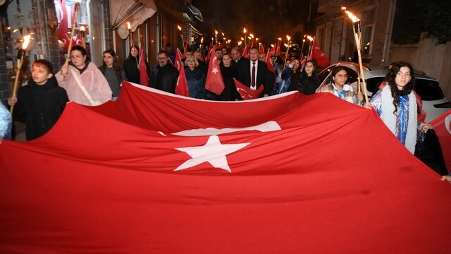 Çanakkale'de Cumhuriyet Bayramı dolayısıyla fener alayı düzenlendi
