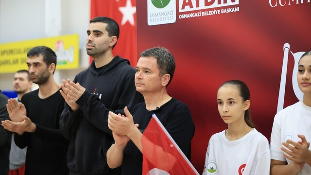 Osmangazi'de sporcular Cumhuriyet için ter döktü
Osmangazi Belediyesi'nden Cumhuriyet Bayramı'na özel turnuva