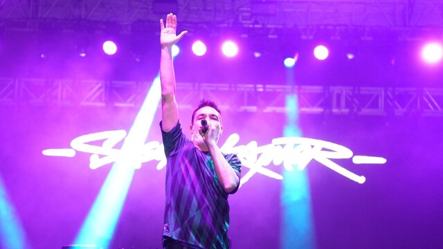 Sagopa Kajmer konserinde binlerce kişi yağmur altında Cumhuriyet coşkusunu yaşadı
