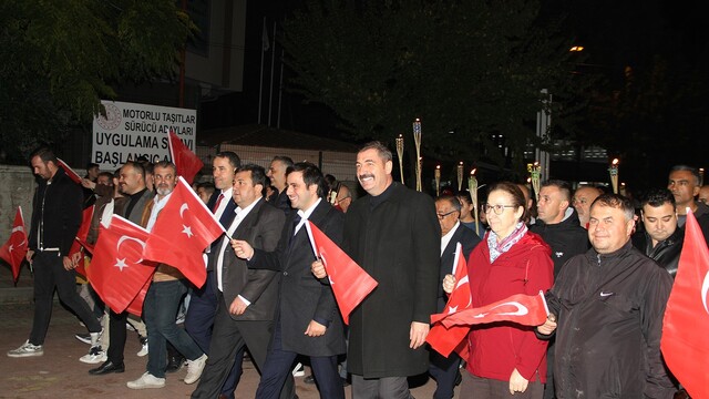 Kula'da Cumhuriyet Bayramı etkinlikleri fener alayıyla sona erdi